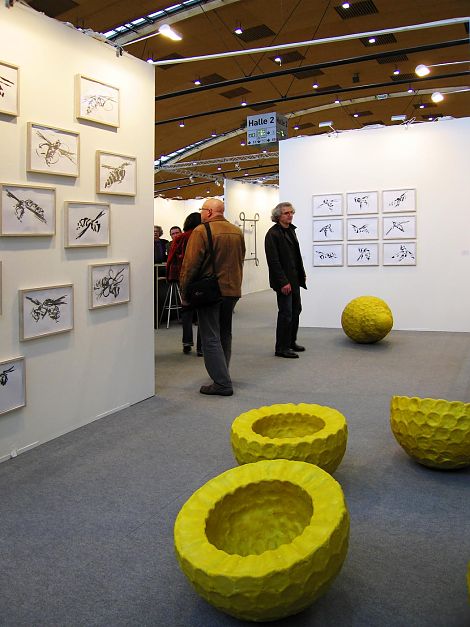 <h1>Art Karlsruhe</h1><p>Vorne: Soziales Prinzip 1<br />
Hinten: fliegen | Tuschezeichnungen</p>